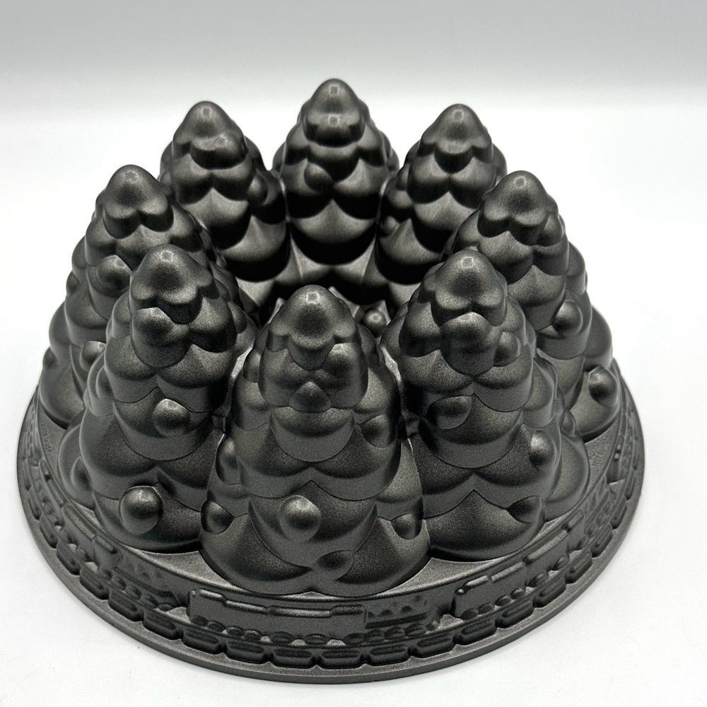 NORDIC WARE Holiday Tree Bundt Pan. Vintage